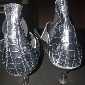 Donald Pliner bootie